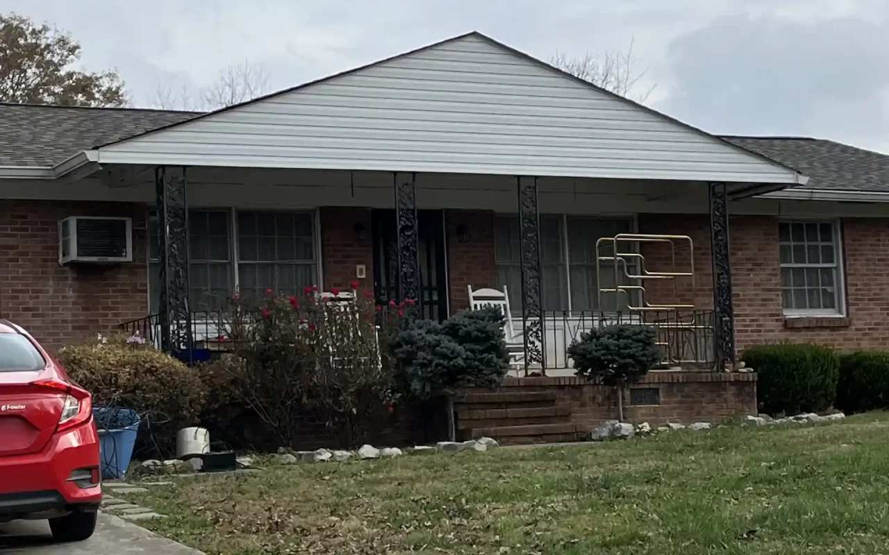 img-tonys-roof_75